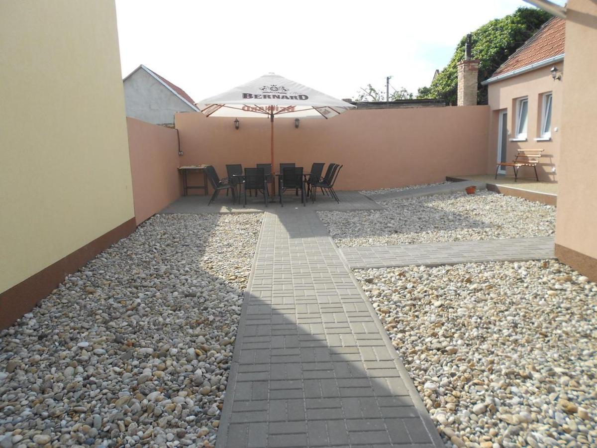 Ubytovani U Babicky Pension Lanžhot Buitenkant foto